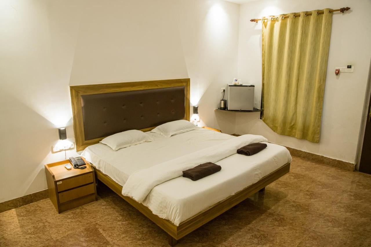 Sanidhya Beach Resort Алібаґ Екстер'єр фото