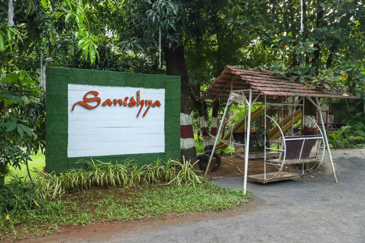 Sanidhya Beach Resort Алібаґ Екстер'єр фото