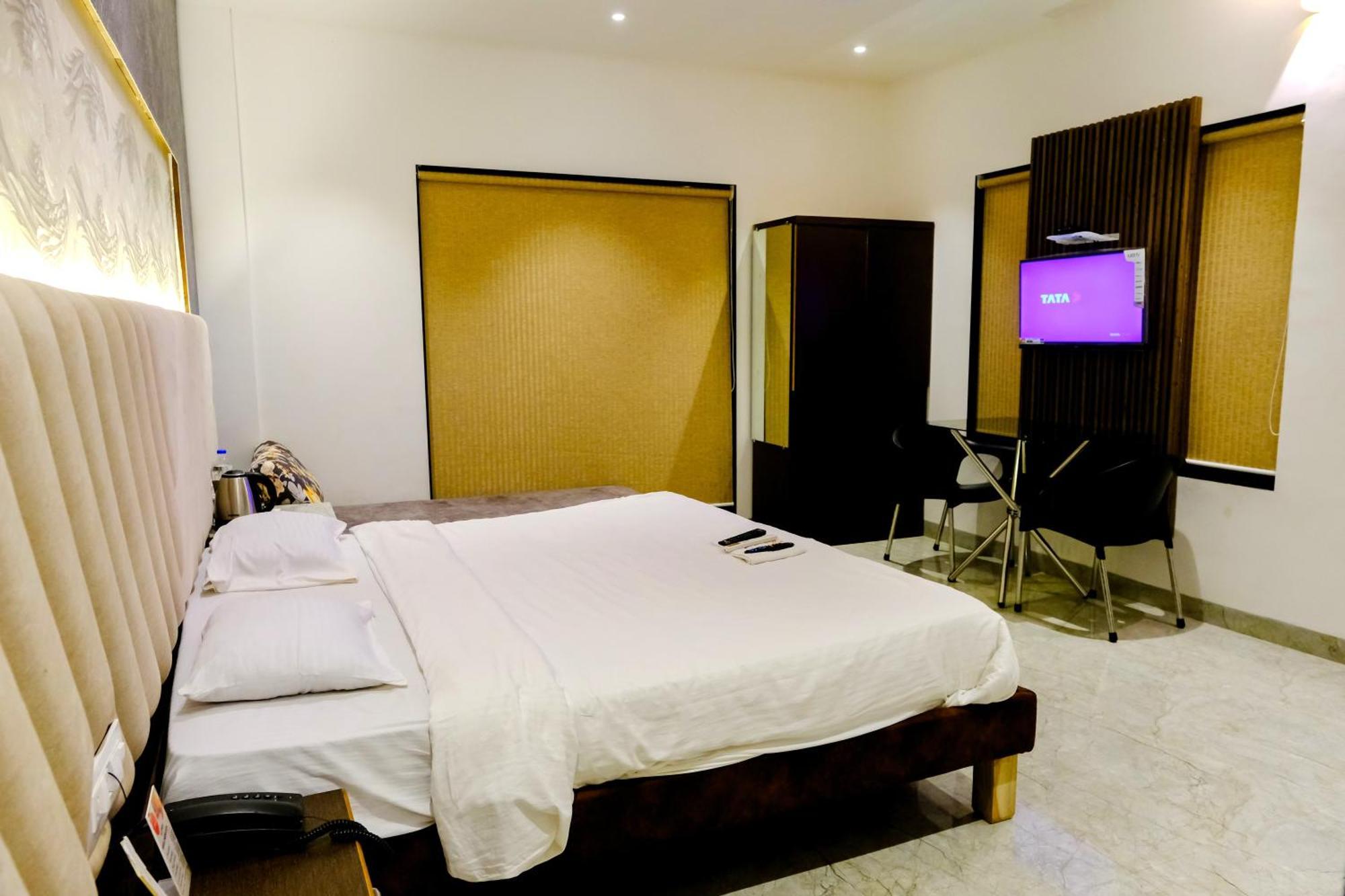 Sanidhya Beach Resort Алібаґ Екстер'єр фото