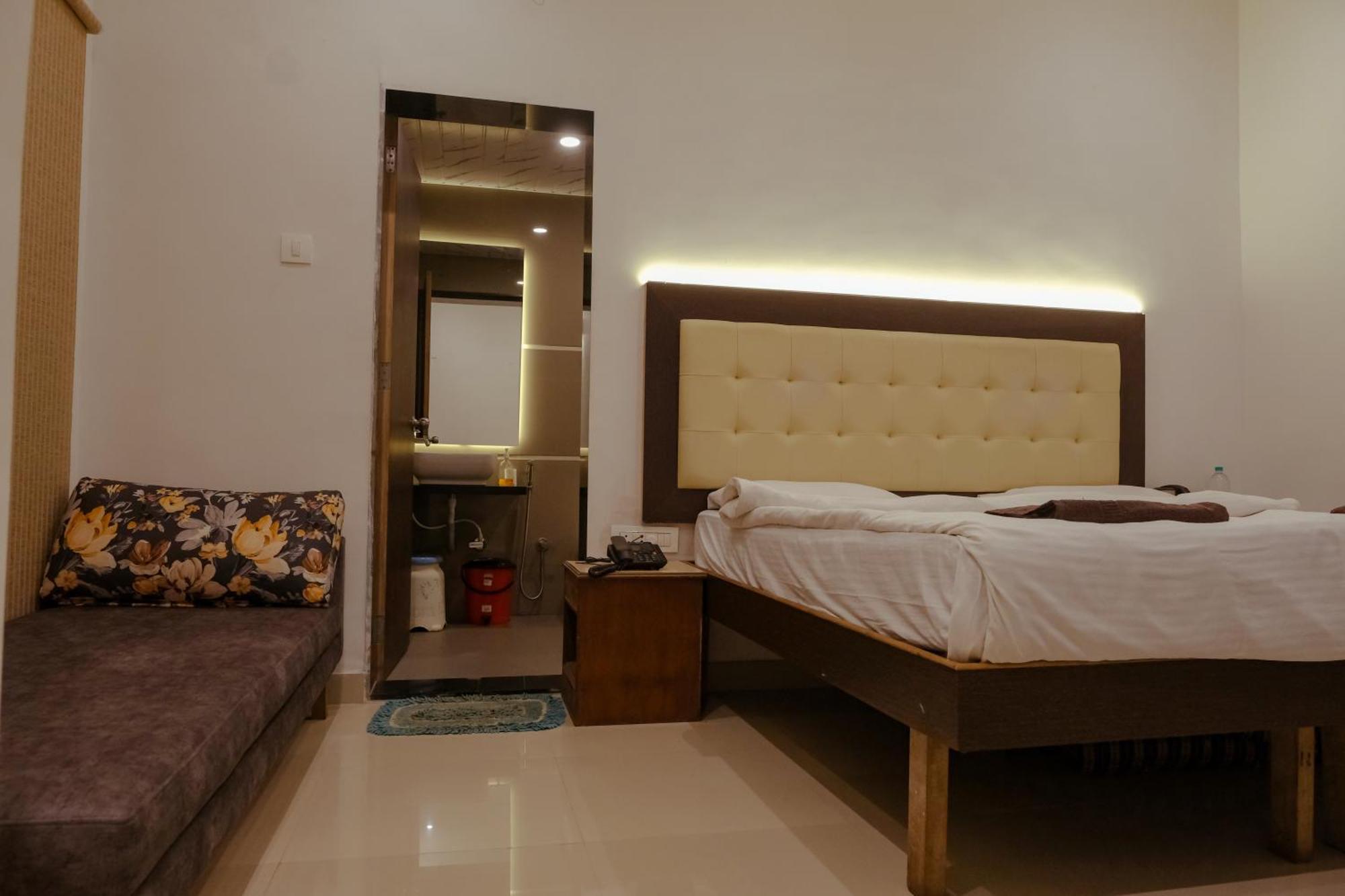 Sanidhya Beach Resort Алібаґ Екстер'єр фото