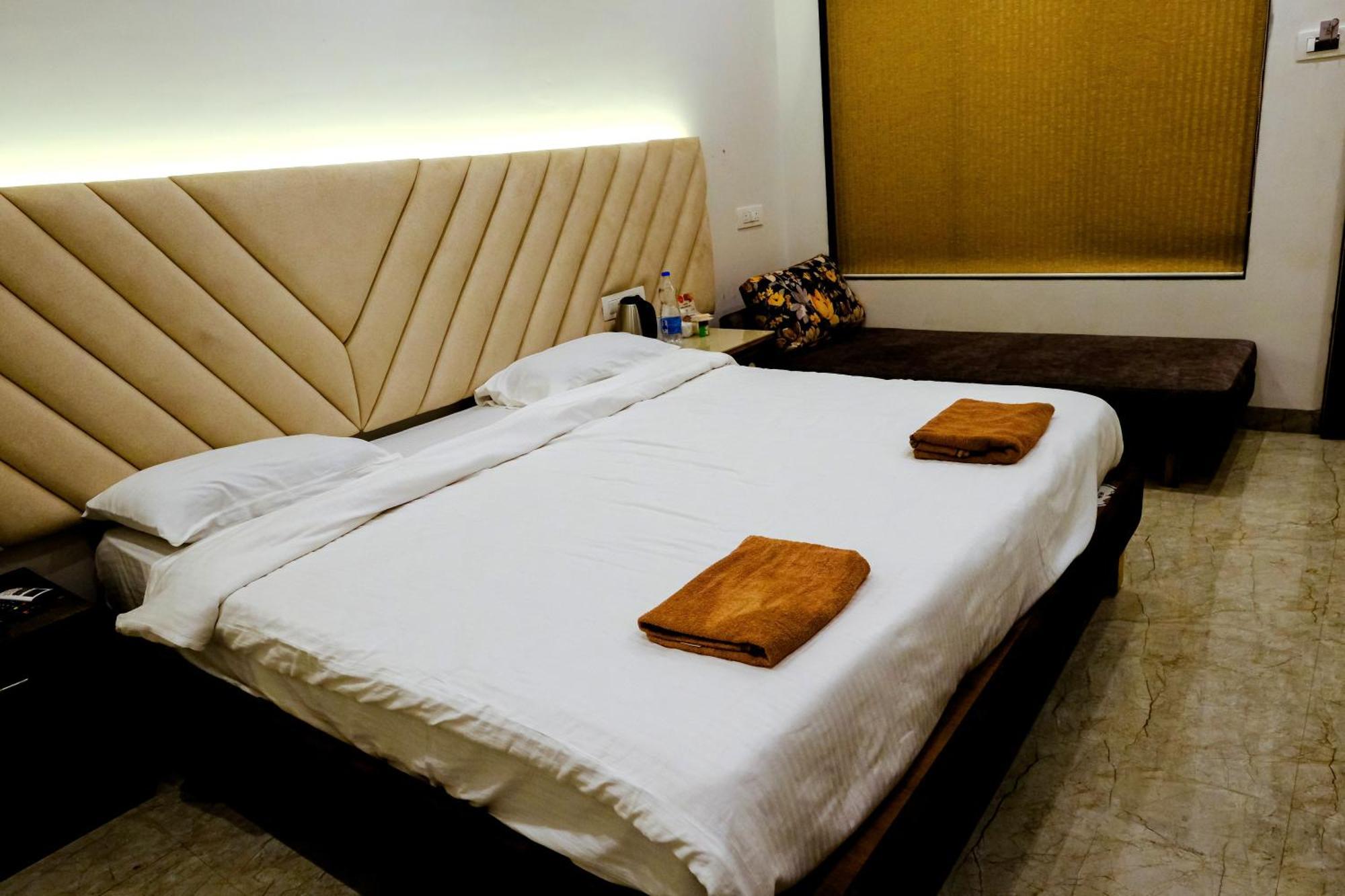 Sanidhya Beach Resort Алібаґ Екстер'єр фото